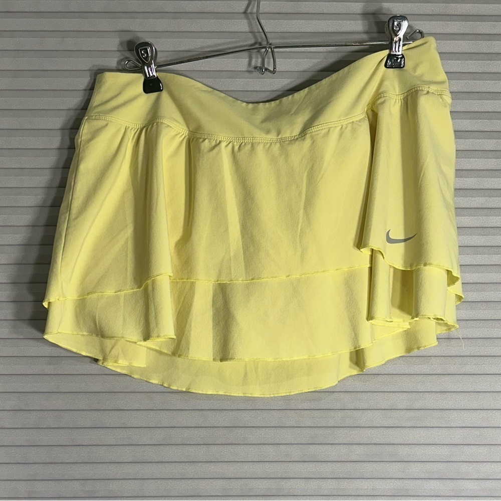 Nike dri-fit yellow tennis skort J-2